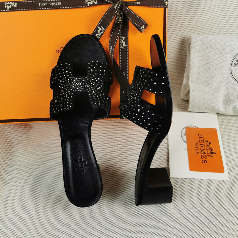 Hermès Grey Gladiator Sandals - Heel Detail View