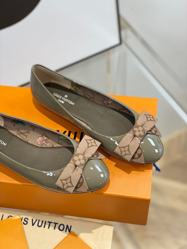 Louis Vuitton shoes Style 303 - true-to-life color detail