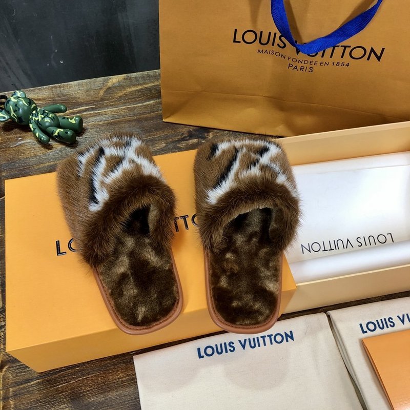 Styling view of Louis Vuitton luxury piece style No.121