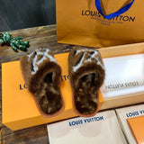 Styling view of Louis Vuitton luxury piece style No.121