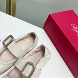 Close-up detail view of Roger Vivier luxury piece style No.082