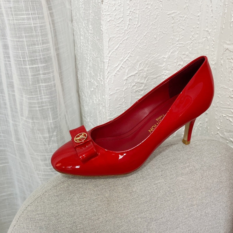 Louis Vuitton Beige Block Heel Pumps - Heel Detail View