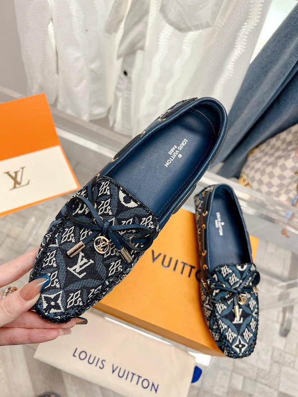 Louis Vuitton shoes Style 320 - texture and material detail