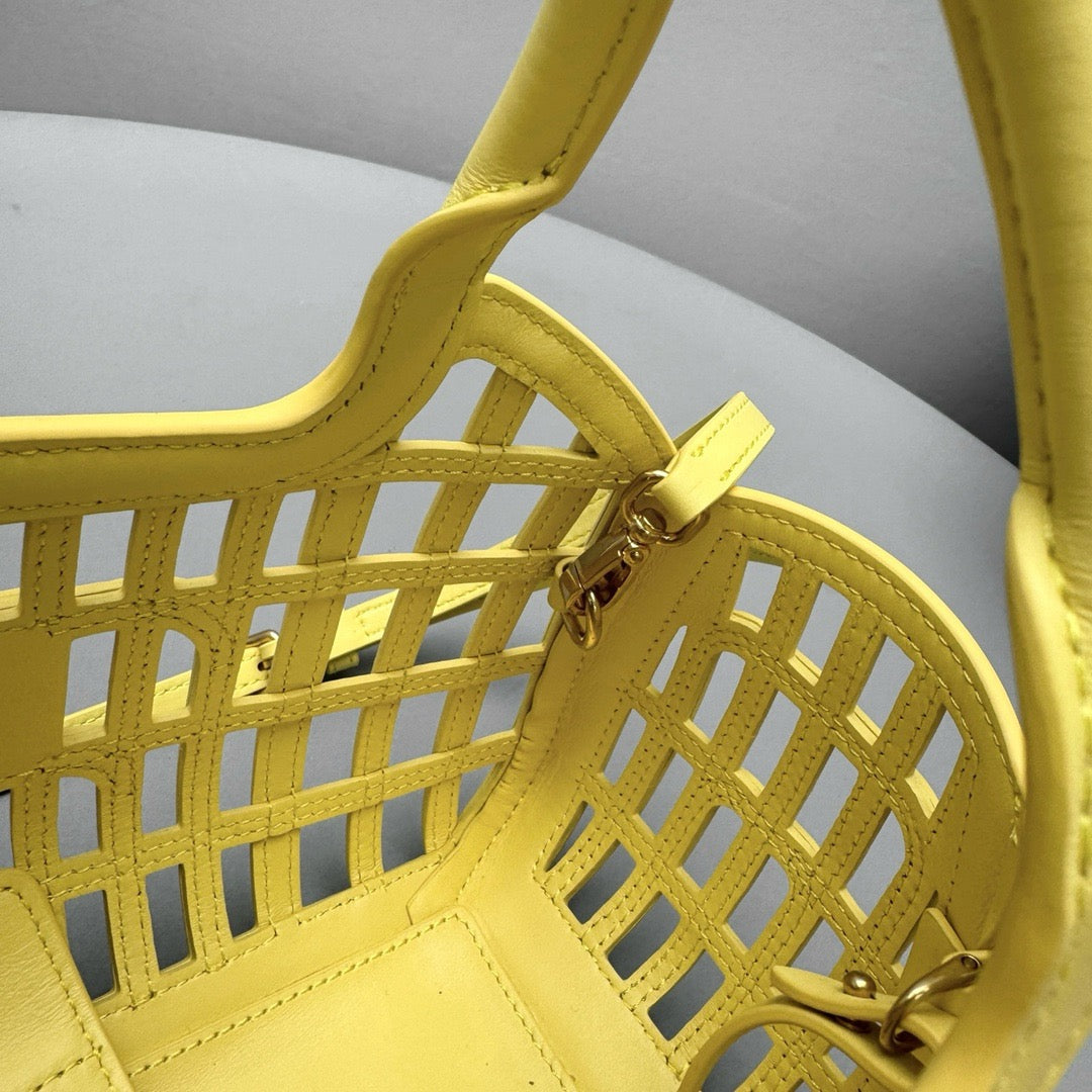 Bags- Miu M Leather Basket Bag Elegant Everyday Designer Handbag