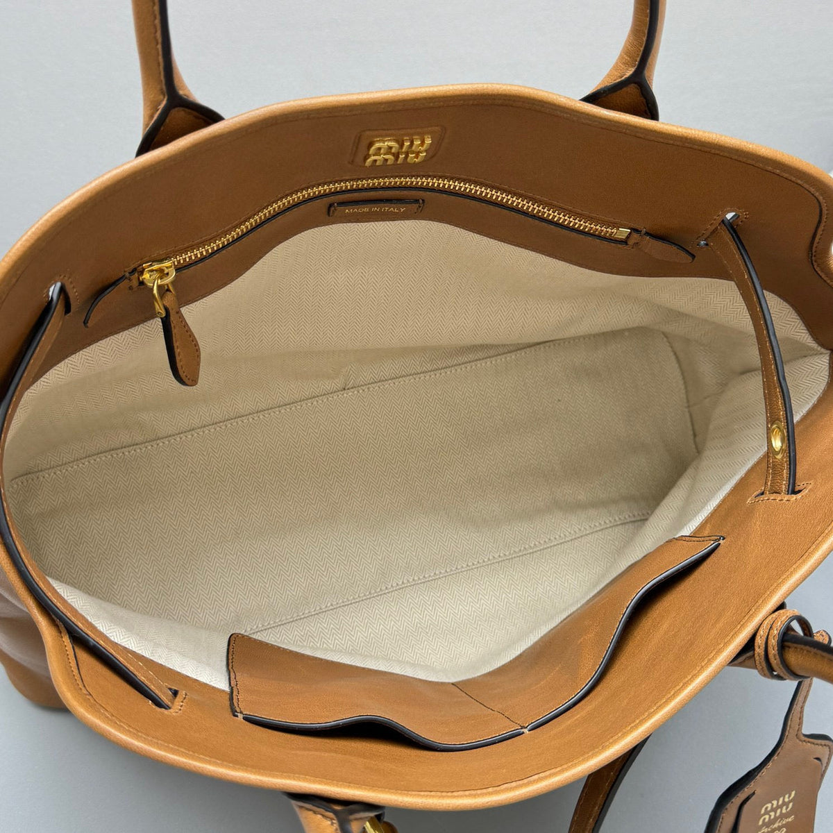 Bags- Miu M Aventure Nappa Leather Bag Elegant Everyday Designer Handbag
