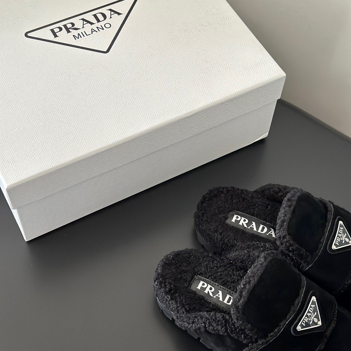 Accessories- Pd Shearling Slippers Luxury Designer Fashion Accessory