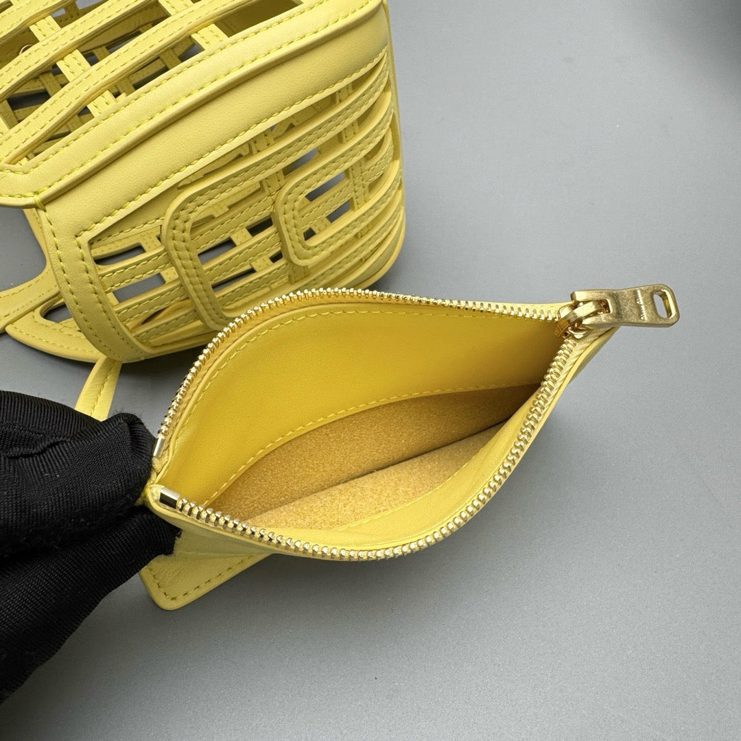 Bags- Miu M Leather Basket Bag Elegant Everyday Designer Handbag