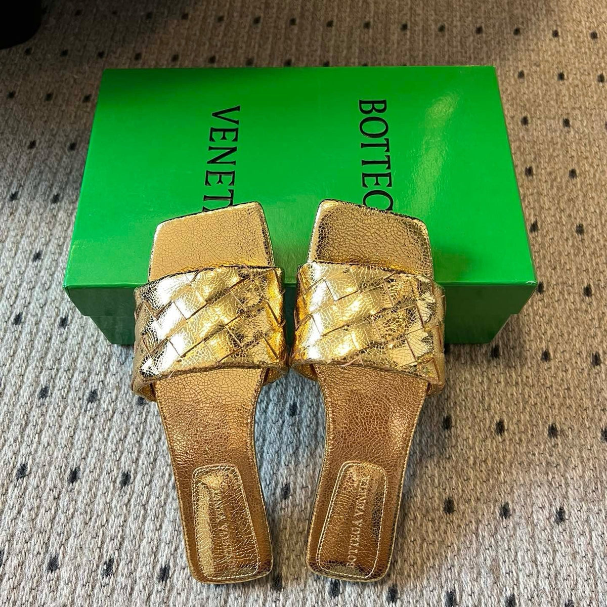 Shoes- Bott V Sandals Comfortable Everyday Designer Shoes