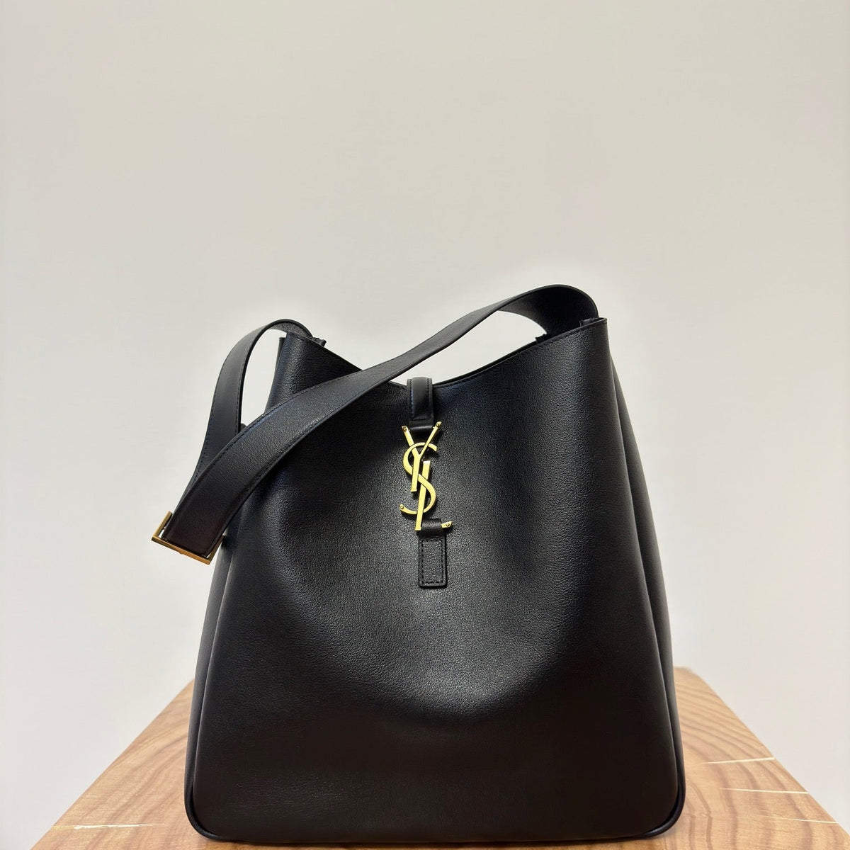Saint Laurent Bags- Saint Laurent Le 5 À 7 Supple Large Bag Elegant Everyday Designer Handbag