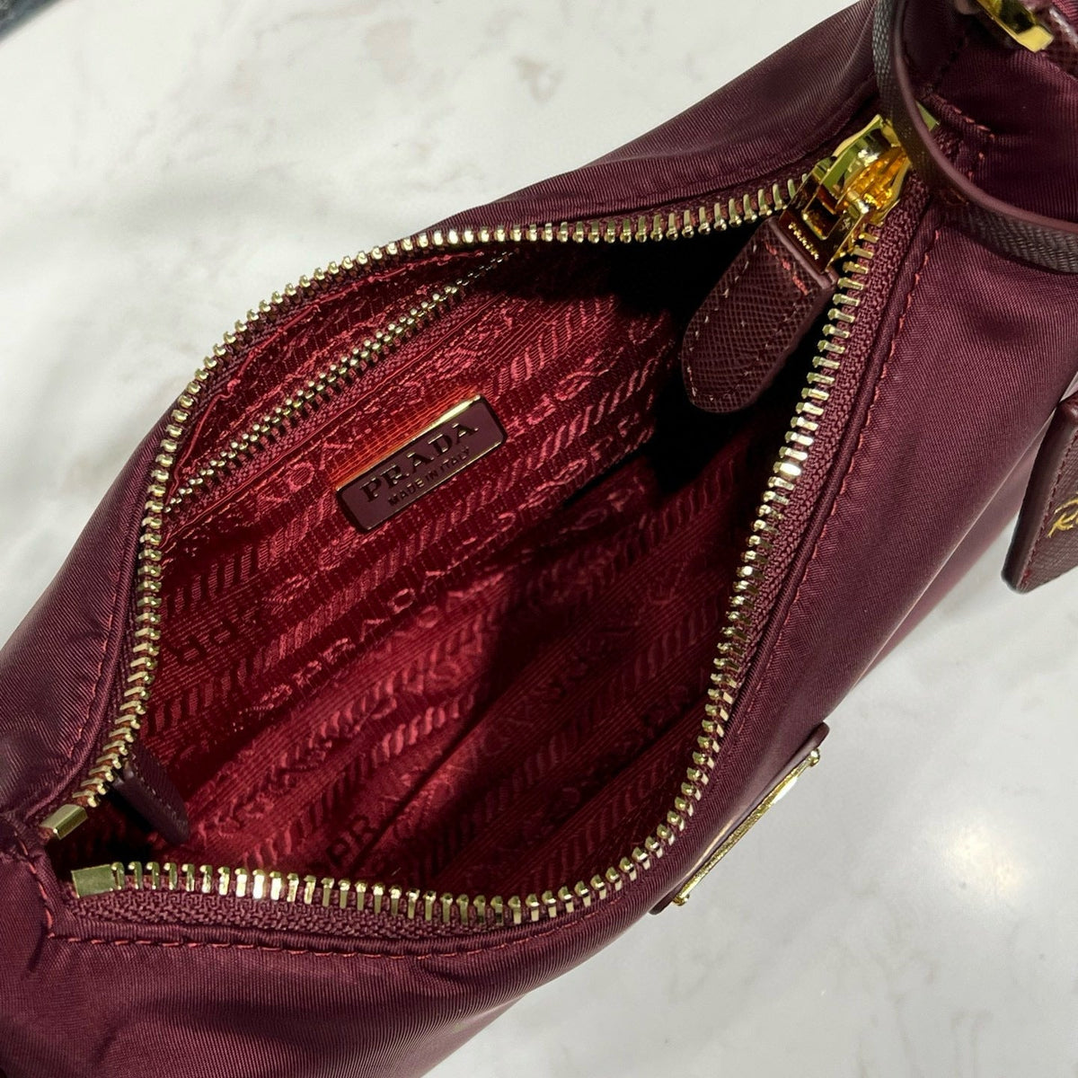 Wallets? Pd Nylon Re-edtion 2005 Bag Elegant Everyday Leather Wallet