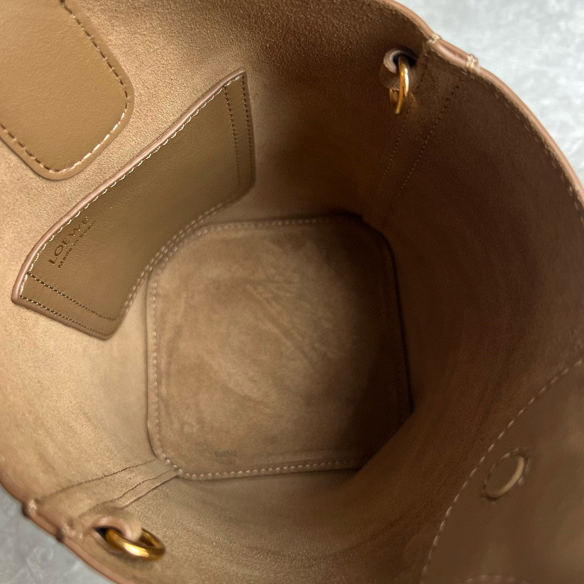 Bags- Loew Mini Pebble Bucket Bag Elegant Everyday Designer Handbag