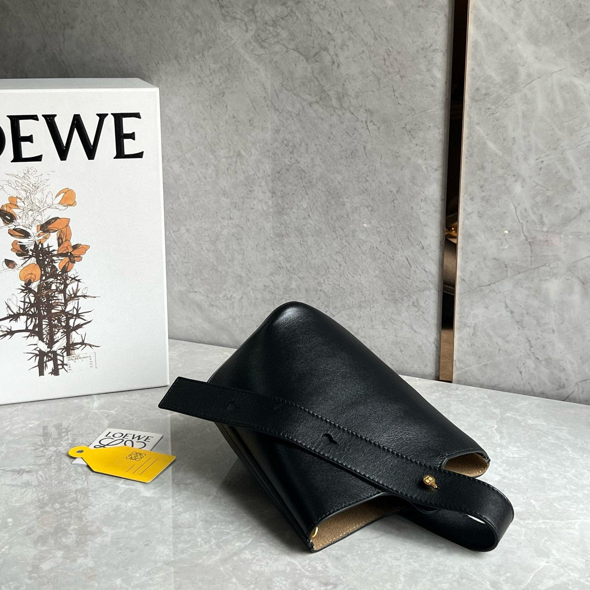 Bags- Loew Mini Pebble Bucket Bag Elegant Everyday Designer Handbag