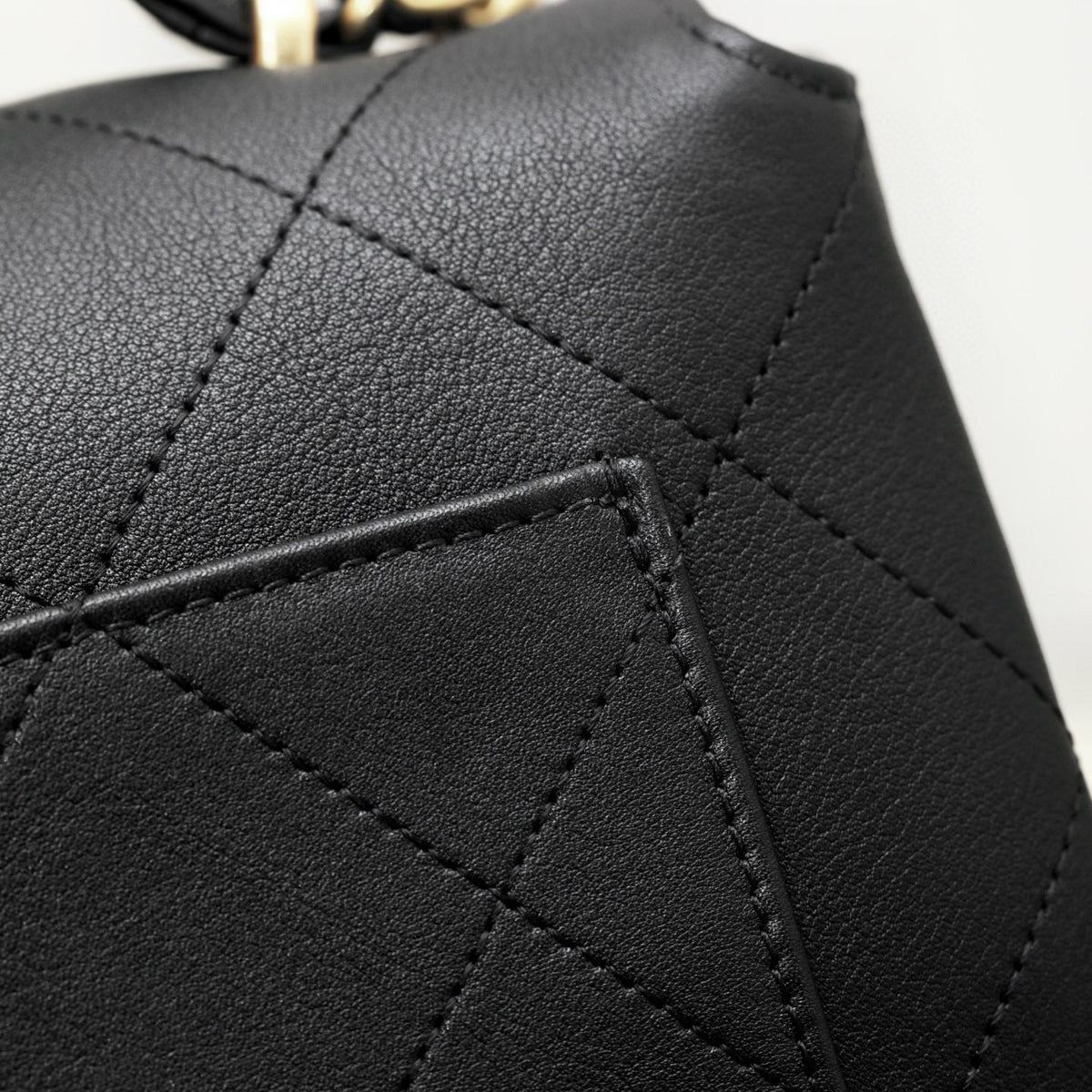 Chanel 25S Small Bag detail shot – authentic designer craftsmanship