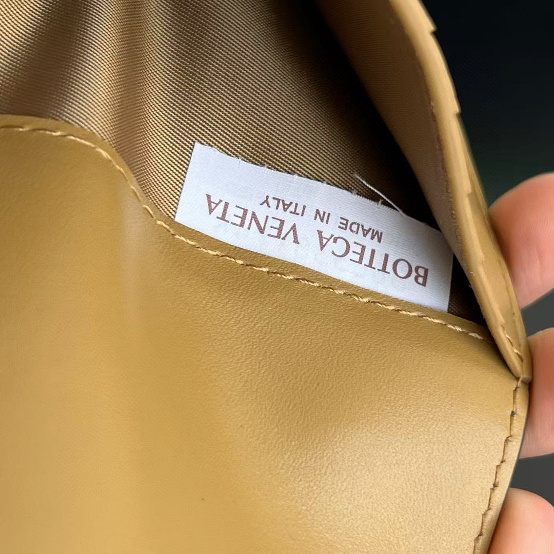 Bottega Veneta Wallet – luxury designer bag at Velouxe