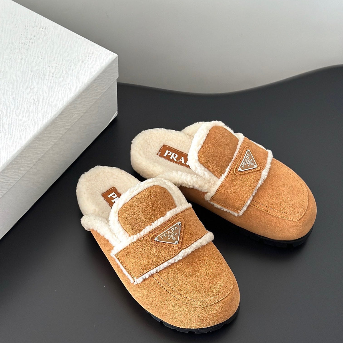 Accessories- Pd Shearling Slippers Luxury Designer Fashion Accessory