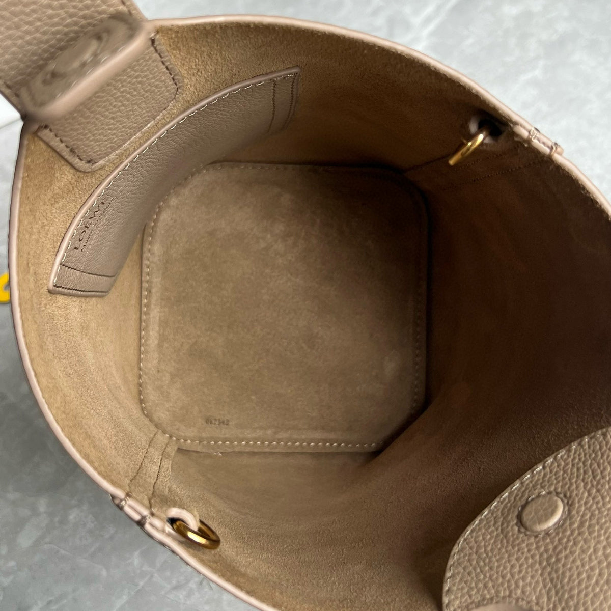 Bags- Loew Mini Pebble Bucket Bag Elegant Everyday Designer Handbag