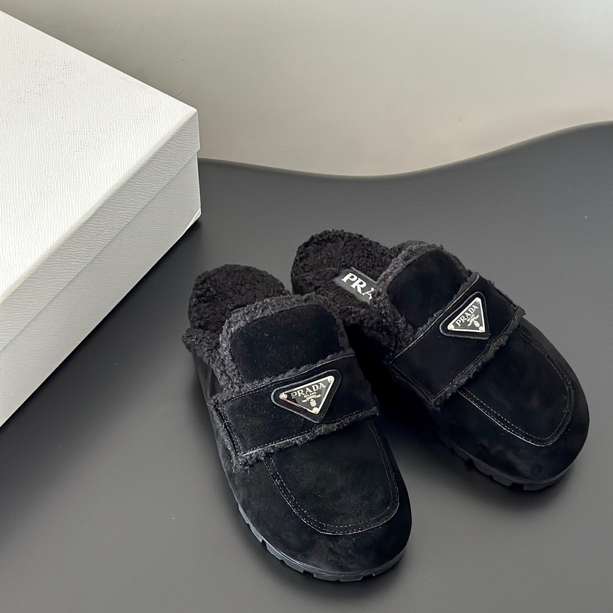 Accessories- Pd Shearling Slippers Luxury Designer Fashion Accessory