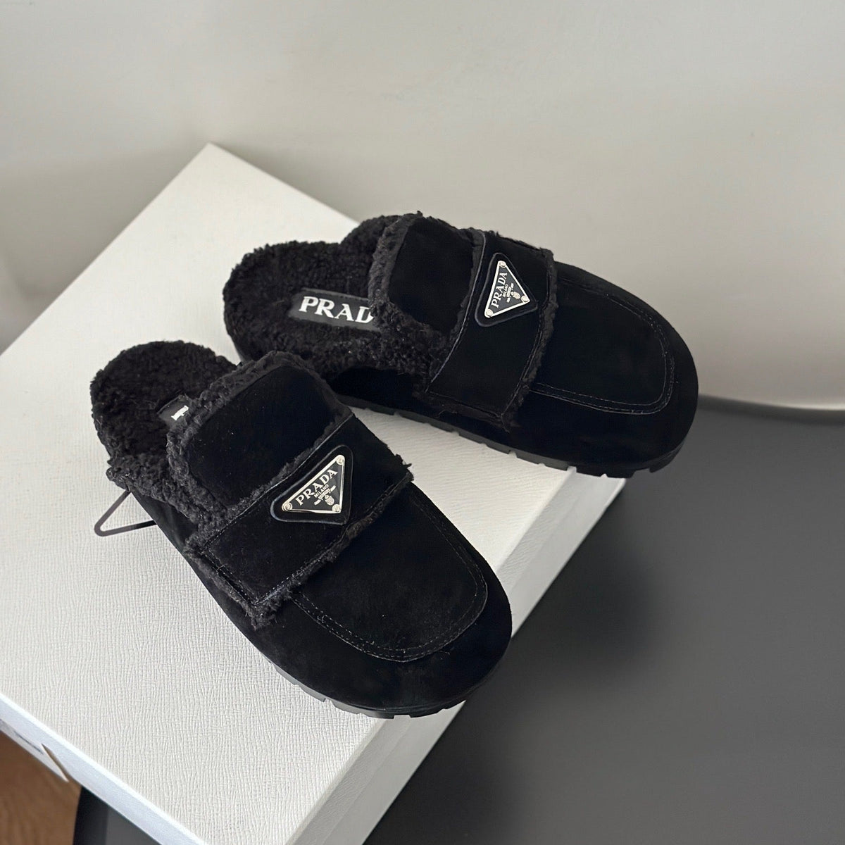 Accessories- Pd Shearling Slippers Luxury Designer Fashion Accessory