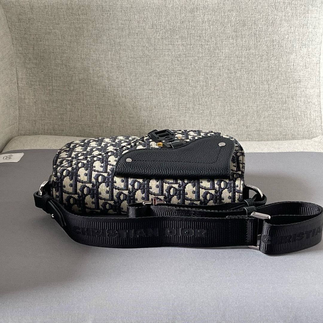 Dior Bags- Dior Saddle Messenger Bag Elegant Everyday Designer Handbag