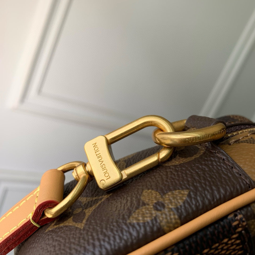 Velouxe Wallets?  Velouxe Lou Trocadero Wearable Wallet Elegant Everyday Leather Wallet