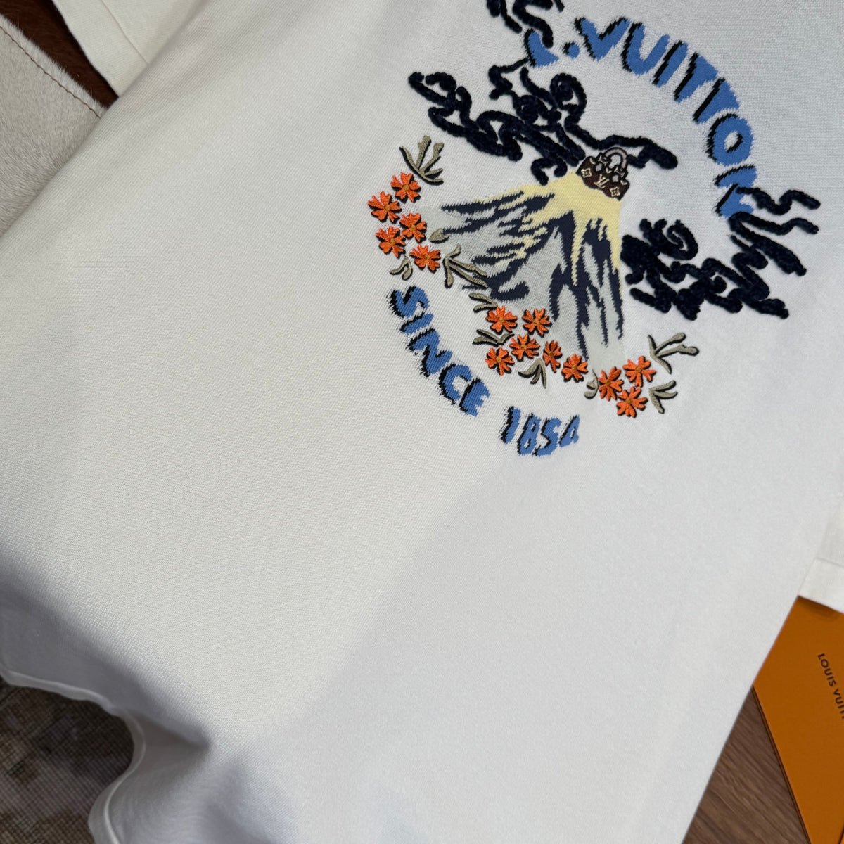 Louis Vuitton T-Shirts- Louis Vuitton Lou T-shirt Casual Everyday Designer Tee