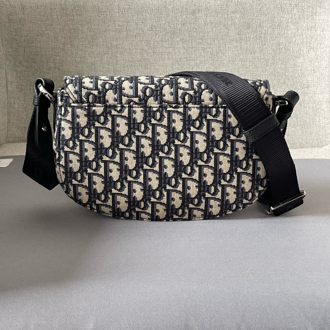 Dior Bags- Dior Saddle Messenger Bag Elegant Everyday Designer Handbag