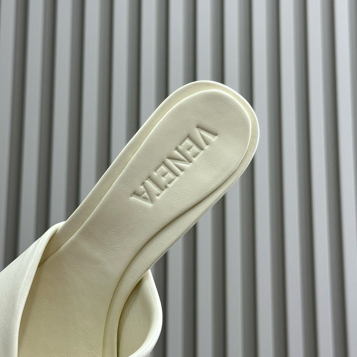 Bottega Veneta Shoes- Bottega Veneta Blink Mule Luxury Lifestyle Designer Footwear