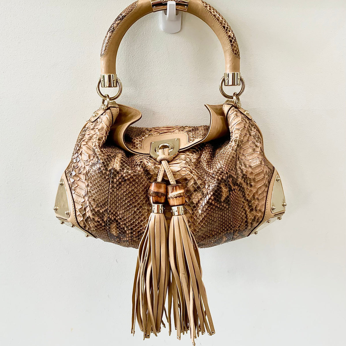 Gucci premium hobo bags detail and craftsmanship close-up