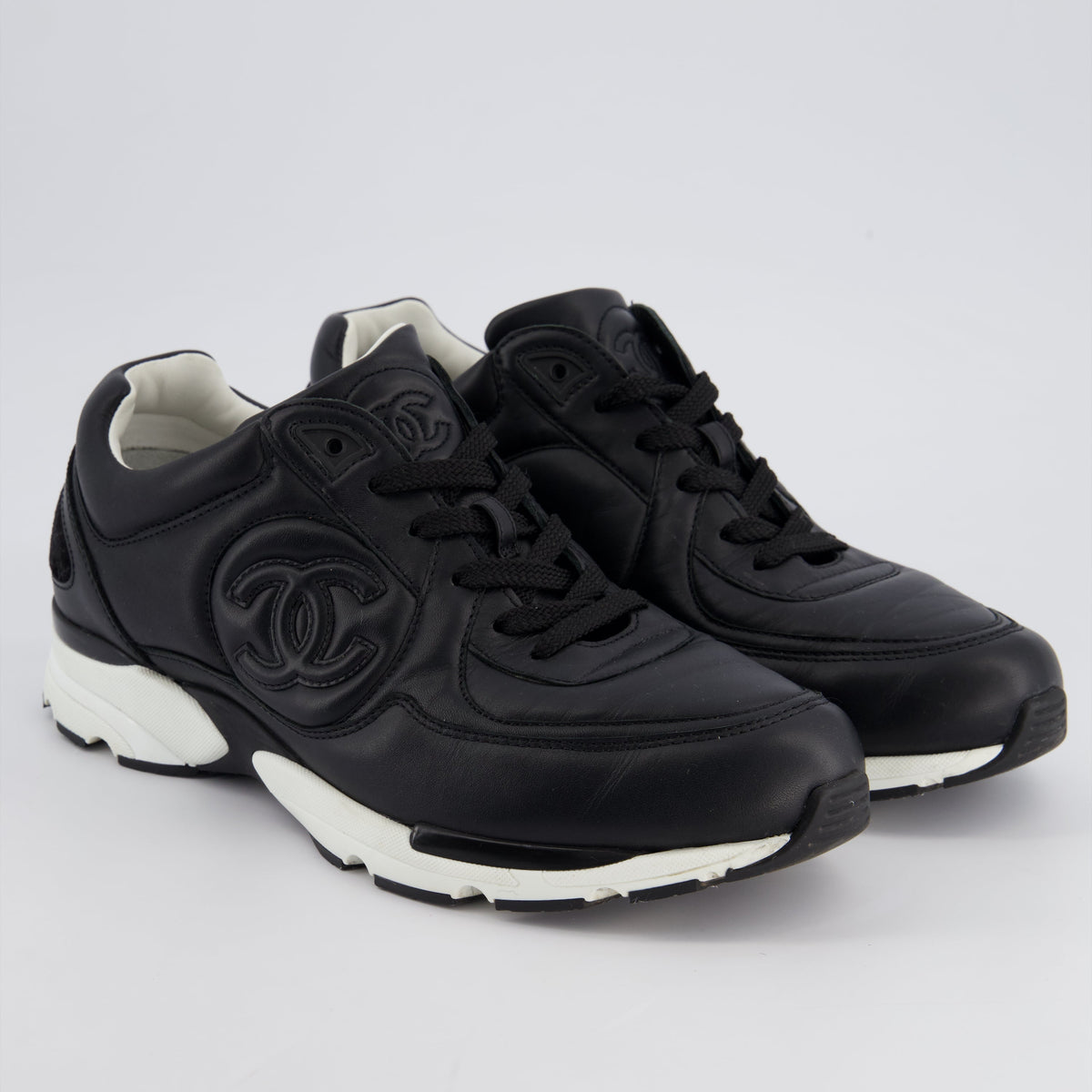 Chanel Shoes? Chanel Black & White Leather Sneakers With Logo Detail Size EU 42 Comfortable Everyday Designer Shoes