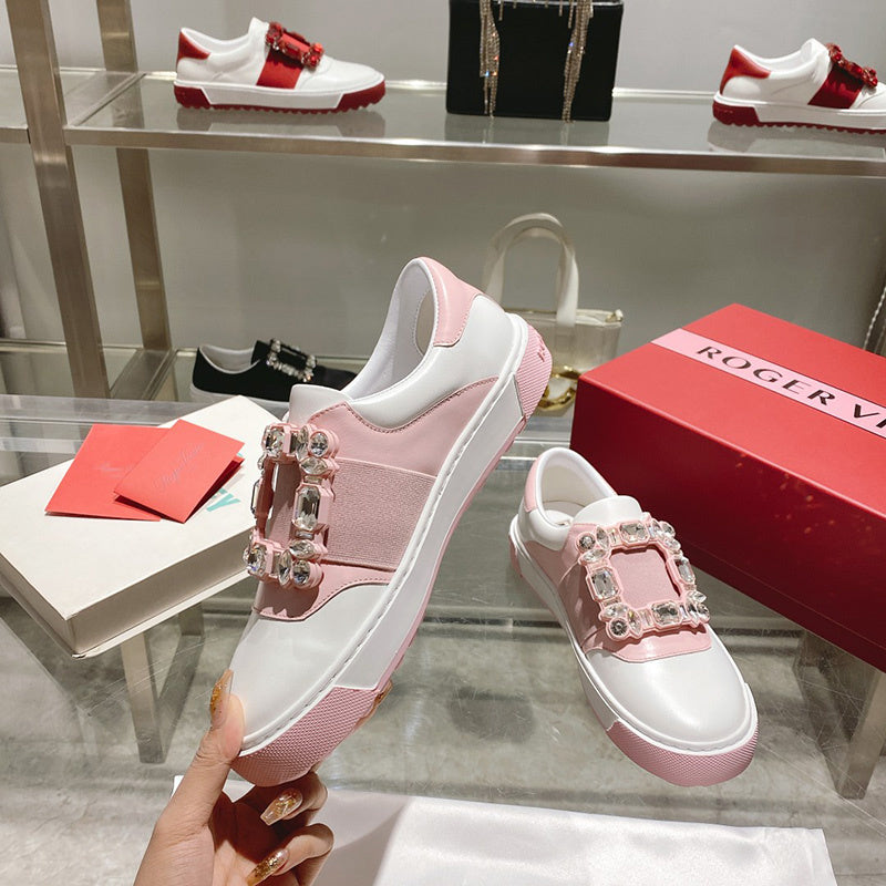 Styling view of Roger Vivier luxury piece style No.047