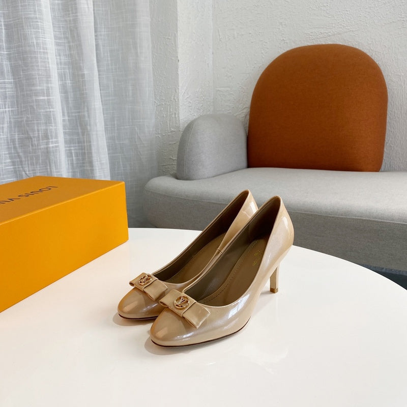 Three-quarter angle view of Louis Vuitton luxury piece style No.181