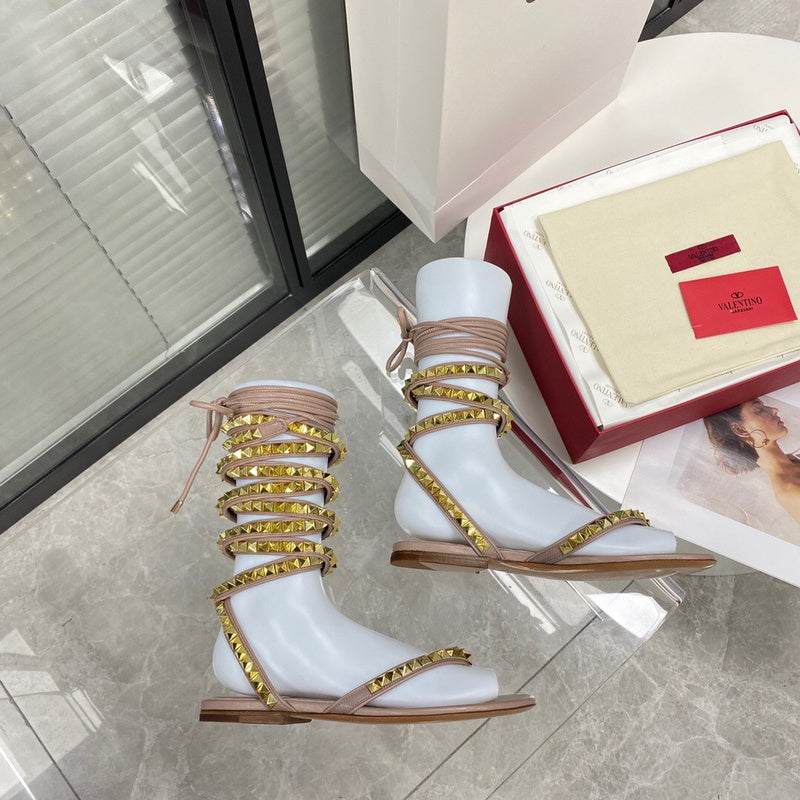 Styling view of Valentino Garavani luxury piece style No.252