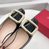 Side profile view of Roger Vivier luxury piece style No.051