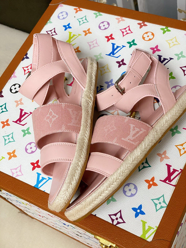 Three-quarter angle view of Louis Vuitton luxury piece style No.108