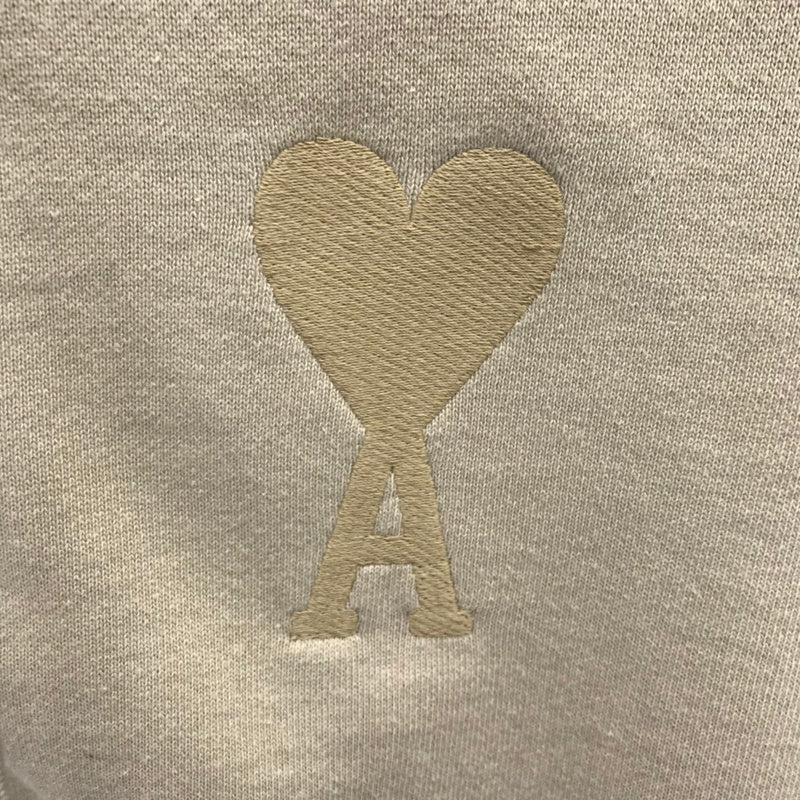 Full silhouette view of Amiri luxury piece style No.049