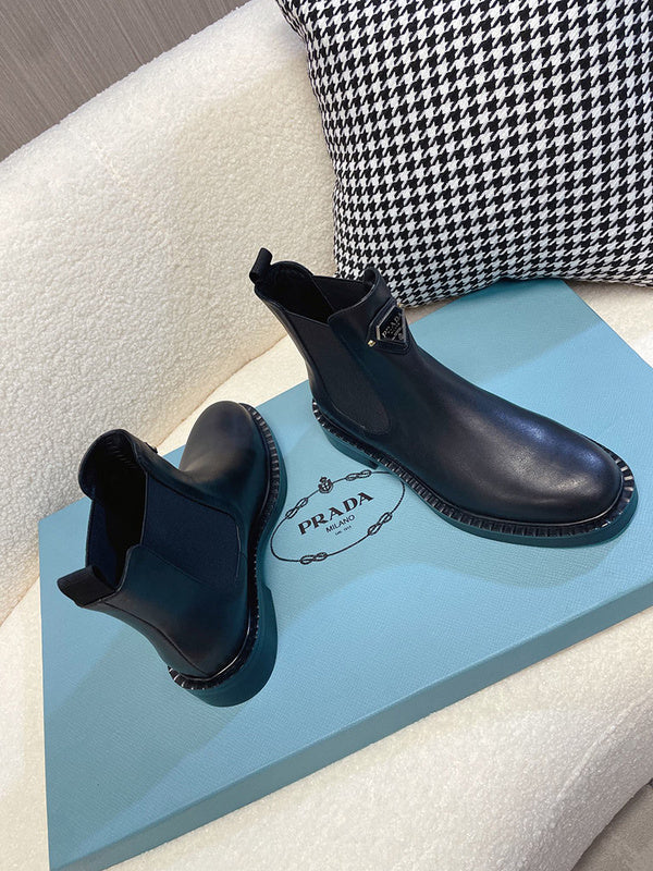 Three-quarter angle view of Prada luxury piece style No.129