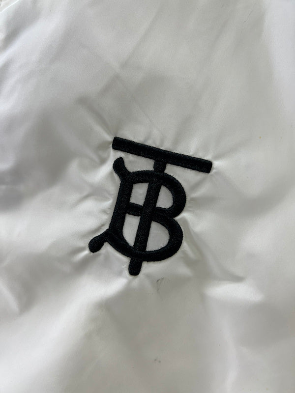 Full silhouette view of Burberry luxury piece style No.341