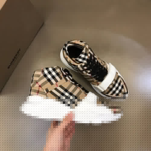 Burberry shoes Style 047 - texture and material detail