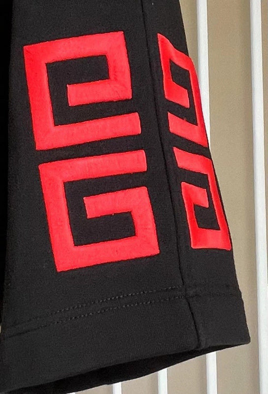 Styling view of Givenchy luxury piece style No.189