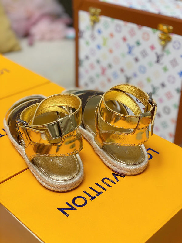 Front view of Louis Vuitton luxury piece style No.109