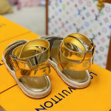 Front view of Louis Vuitton luxury piece style No.109