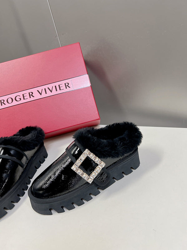 Side profile view of Roger Vivier luxury piece style No.064