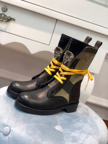 Side profile view of Louis Vuitton luxury piece style No.031