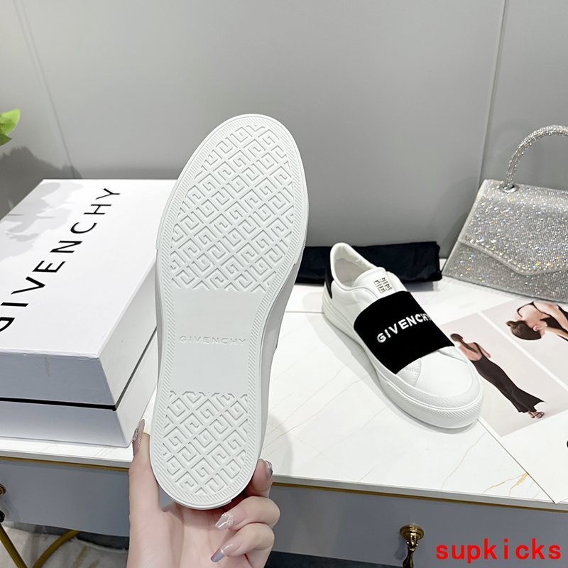 Givenchy shoes Style 039 - angled studio shot