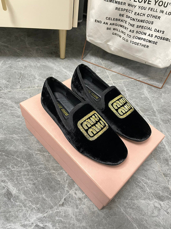 Front view of Miu Miu luxury piece style No.088