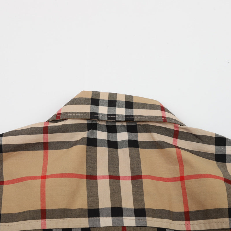 Texture and finish detail of Burberry luxury piece style No.025