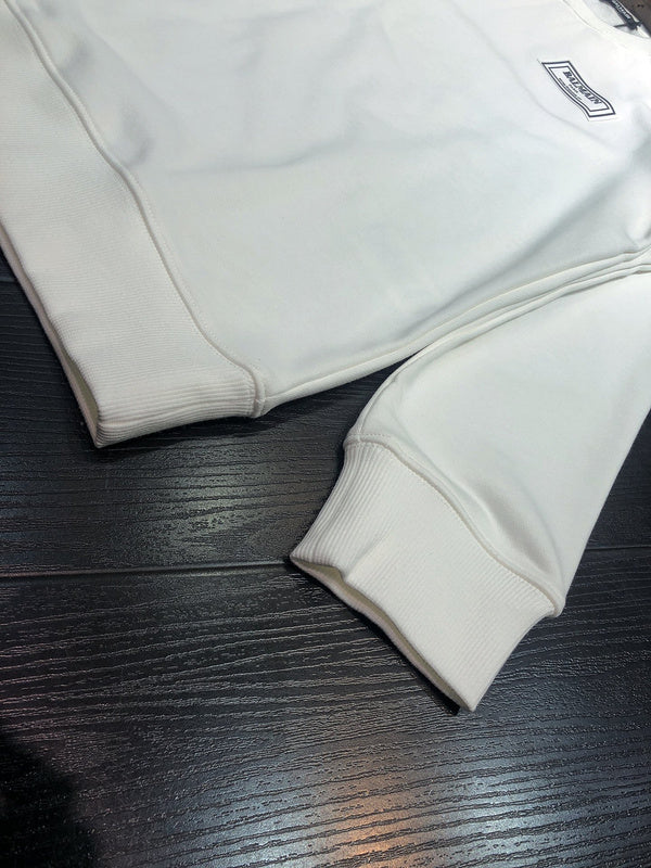 Texture and finish detail of Balmain luxury piece style No.040