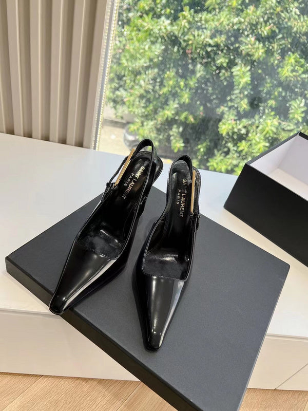 Styling view of Saint Laurent luxury piece style No.009
