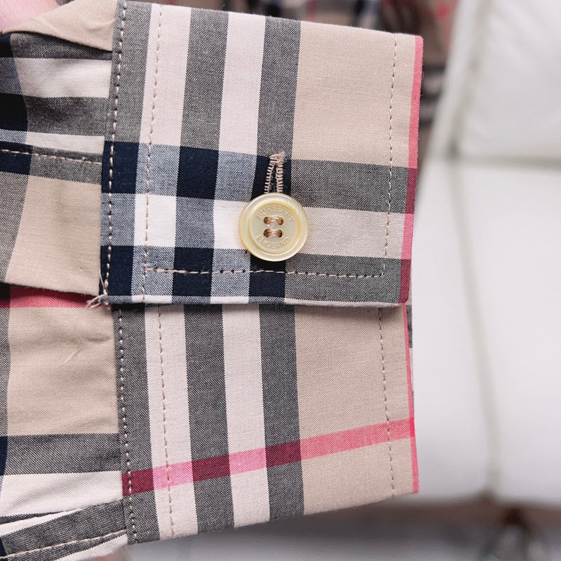 Styling view of Burberry luxury piece style No.062