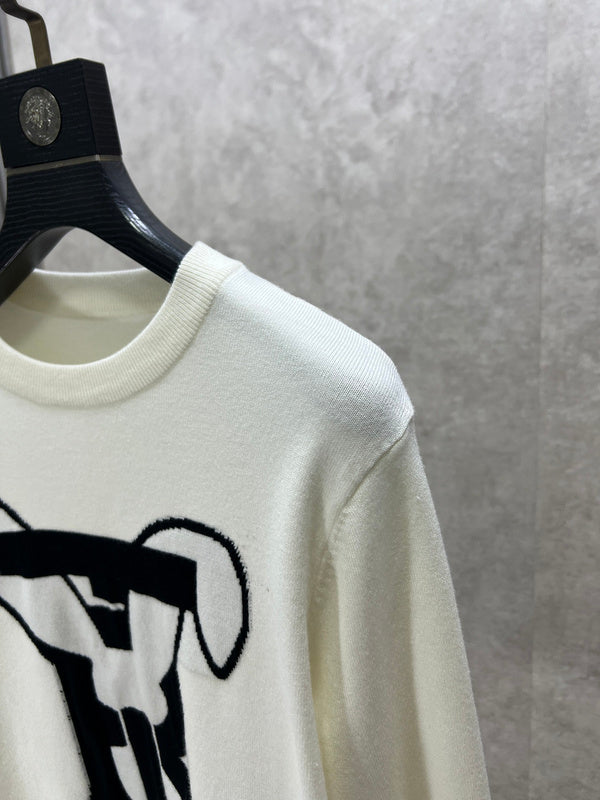 Three-quarter angle view of Burberry luxury piece style No.326